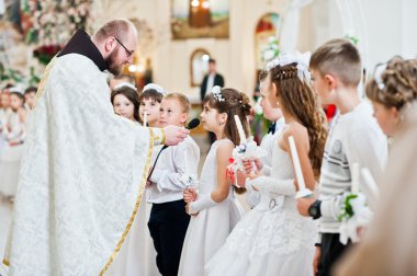 Lviv, Ukrayna - 8 Mayıs 2016: İlk Komünyon töreni ben