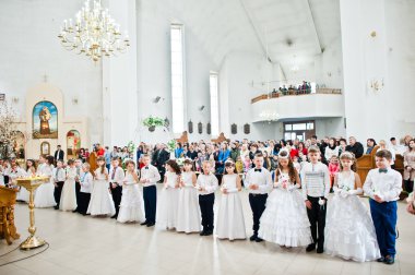 Lviv, Ukrayna - 8 Mayıs 2016: İlk Komünyon töreni ben