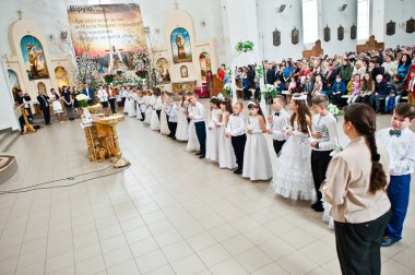 Lviv, Ukrayna - 8 Mayıs 2016: İlk Komünyon töreni ben