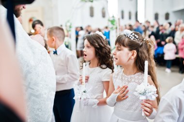 Lviv, Ukrayna - 8 Mayıs 2016: İlk Komünyon töreni ben