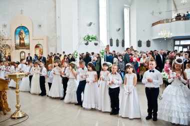 Lviv, Ukrayna - 8 Mayıs 2016: İlk Komünyon töreni ben