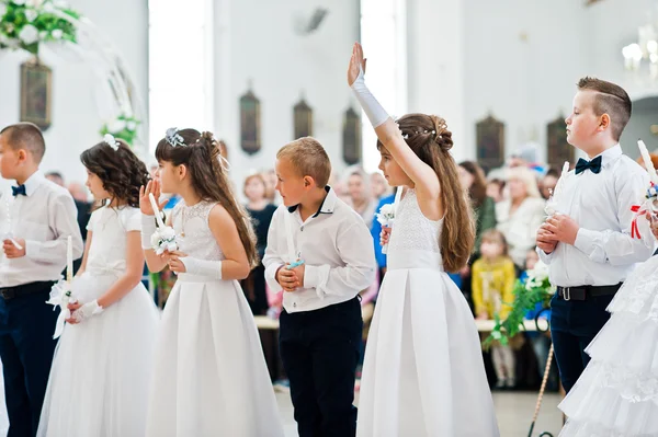 Lvov, Ukrajina - 8 května 2016: Obřad prvního přijímání i — Stock fotografie