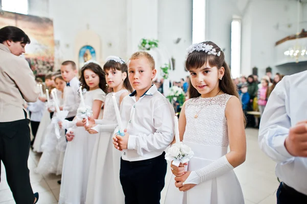 Lviv, Oekraïne - 8 mei 2016: De ceremonie van een eerste communie ik — Stockfoto