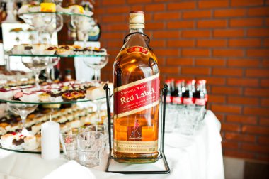 Khutir, Ukrayna - 8 Mayıs 2016: 4,5 litre elit alkol şişe