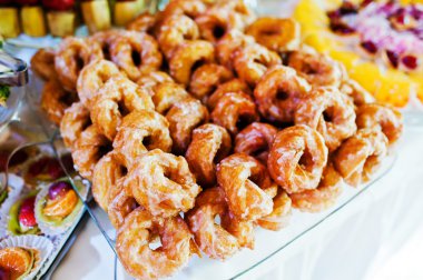 Elegance düğün masa gıda ile birçok çörek