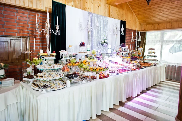 Elegance düğün Resepsiyon Masa gıda ve dekor.