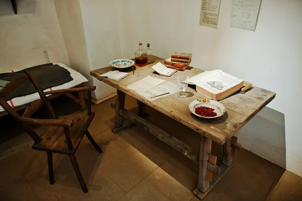 Old antique table with ancient details — Stock Photo, Image