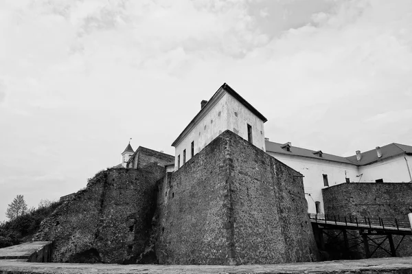 Castillo Palanok en Mukachevo, Ucrania en la región transcarpática o — Foto de Stock