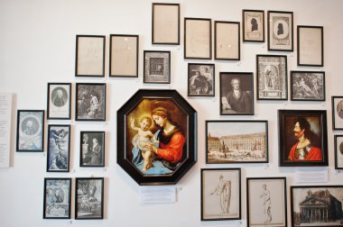 Mukachevo, Ukrayna - Nisan 11,2016: Sanat Galerisi. Madonna cente
