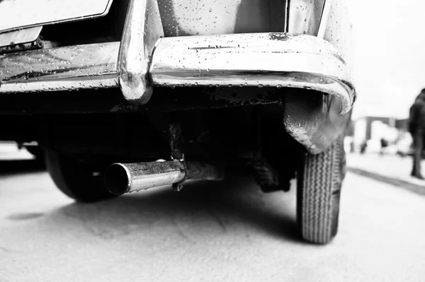 Closeup exhaust pipe of old vintage car. Black and white photo — Stock Photo, Image