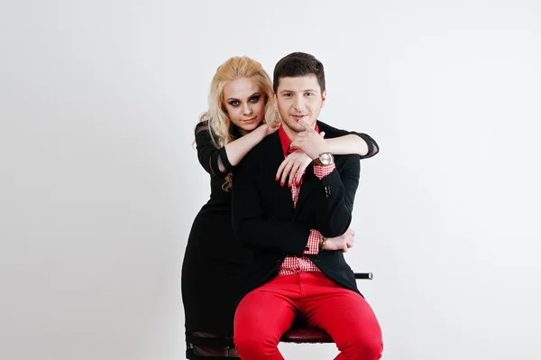 Retrato de estúdio de jovem casal bonito elegante . — Fotografia de Stock