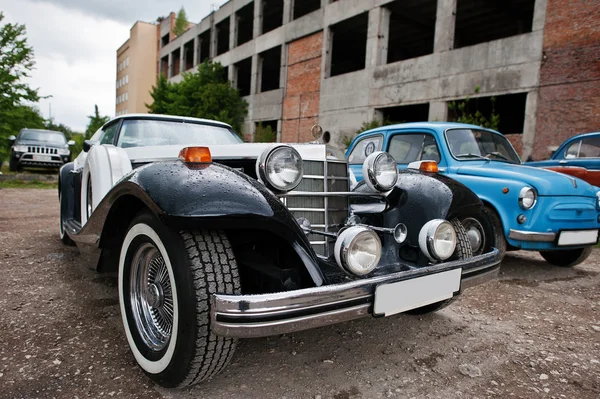 Podol, Ukraina - 19 maja 2016: Phillips wersji sedan Coupe, stary vinta — Zdjęcie stockowe