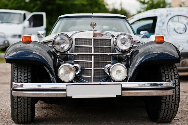 Podol, Ukraina - 19 maja 2016: Phillips wersji sedan Coupe, stary vinta — Zdjęcie stockowe