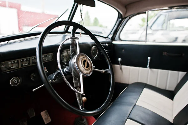 Podol, Ukraine - May 19, 2016: Dashboard and steering wheel of O — Stock Photo, Image