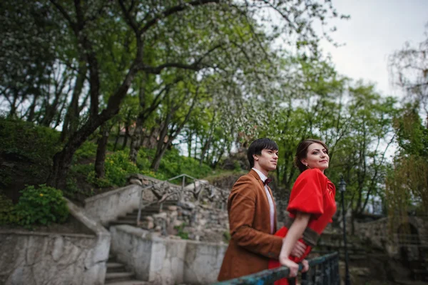 Couple hugging in love background barrier of cliff. Stylish man — Stock Photo, Image