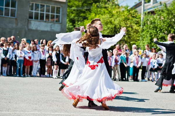 Bila, Ukrayna - 27 Mayıs 2016: Okul ile okul hattı mevcuttur 