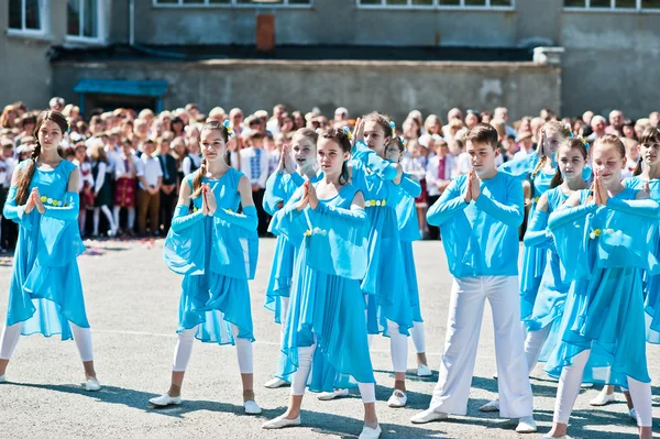 Bila, Ukrayna - 27 Mayıs 2016: Okul ile okul hattı mevcuttur 