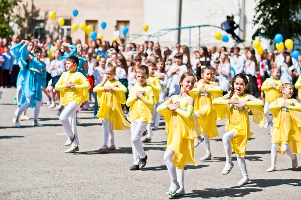 Bila, Ukrayna - 27 Mayıs 2016: Okul ile okul hattı mevcuttur 