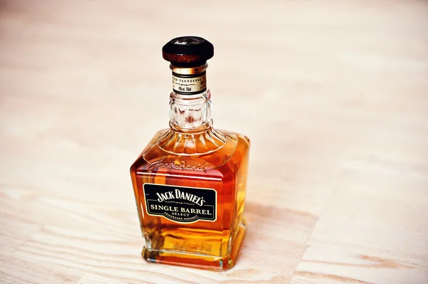 Hai, Ucrania - circa mayo, 2016: Botella de whisky Jack Daniels Si — Foto de Stock