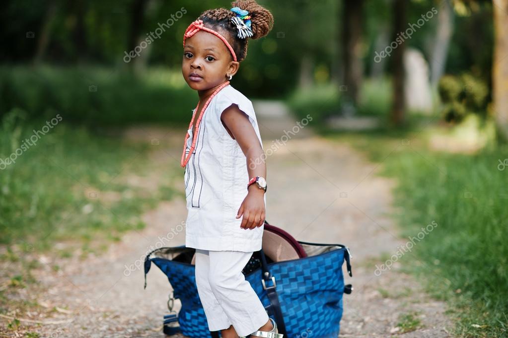 Bebe Fille Africaine Drole Avec Gros Sac Au Parc Image Libre De Droit Par Asphoto777 C Bebe Fille Africaine Drole Avec Gros Sac Au Parc Image Libre De Droit Par Asphoto777 C