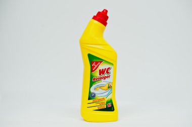 Berezovitsa, Ukrayna - yaklaşık haziran, 2016: Tuvalet temizleyici şişesi W