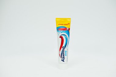 Berezovitsa, Ukrayna - Haziran, 2016 yaklaşık: diş macunu Aquafresh SK