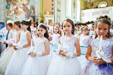 Mukyluntsi, Ukrayna - 26 Haziran, 2016: ilk Komünyon. 