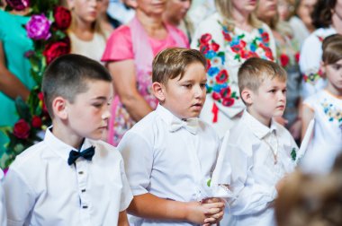 Mukyluntsi, Ukrayna - 26 Haziran, 2016: ilk Komünyon. 