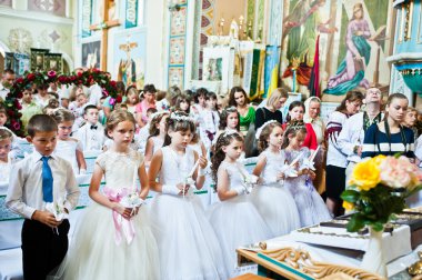 Mukyluntsi, Ukrayna - 26 Haziran, 2016: ilk Komünyon. 