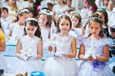 Mukyluntsi, Ukrayna - 26 Haziran, 2016: ilk Komünyon. 