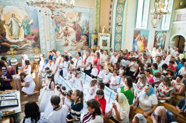 Mukyluntsi, Ukrayna - 26 Haziran, 2016: ilk Komünyon. 