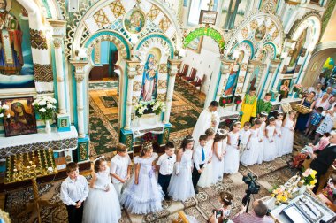 Mukyluntsi, Ukrayna - 26 Haziran, 2016: ilk Komünyon. 