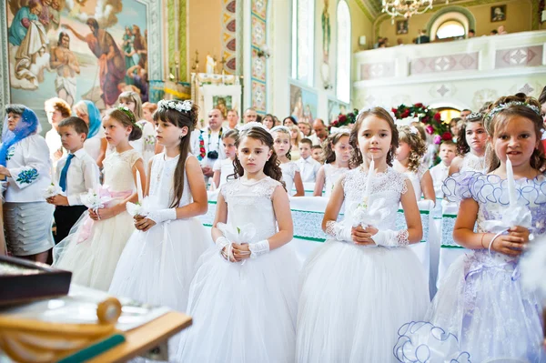 Mukyluntsi, Ukrajina - 26. června, 2016: první svaté přijímání. — Stock fotografie