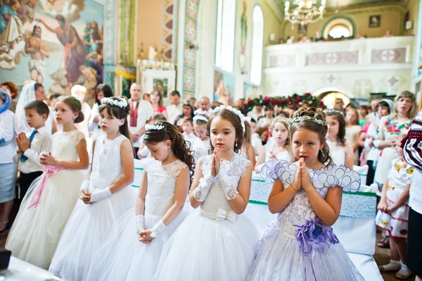 Mukyluntsi , Ukraine - 26 june, 2016: First holy communion. — Stock Photo, Image