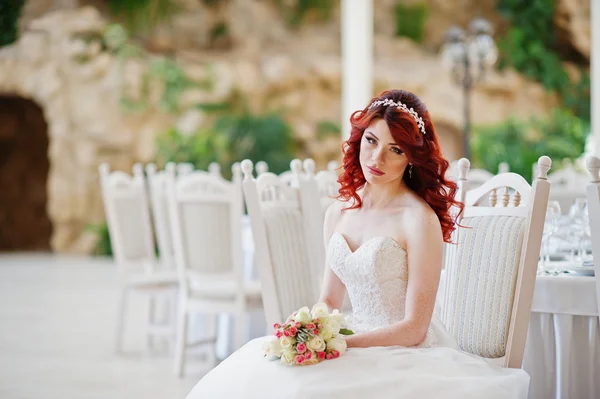 Portrait of charming red-haired bride model with wedding bouquet — Stock Photo, Image