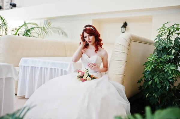 Portrait of charming red-haired bride model with wedding bouquet — Stock Photo, Image