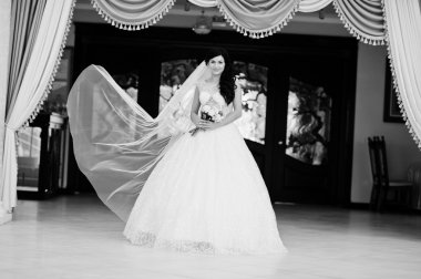 Günaha modeli esmer gelin heyecan verici gelinlik ve lo