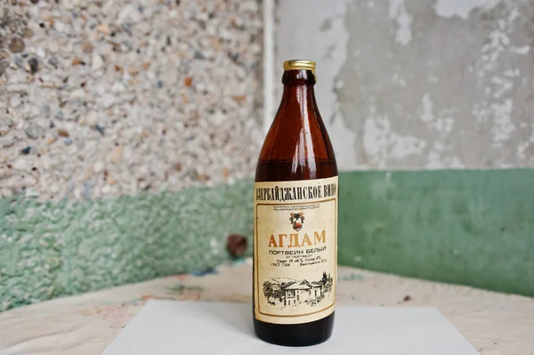 Kyznetsovsk, Ukraine - July 09, 2016: Bottle of old Azerbaijan w — Stock Photo, Image