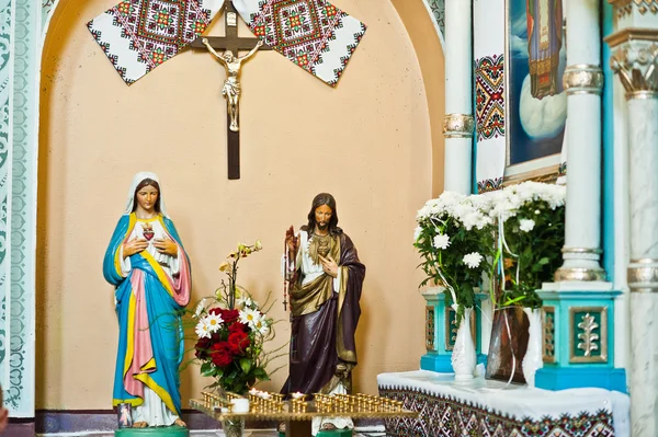 Figura de yeso de Jesucristo y Santa María en la iglesia — Foto de Stock