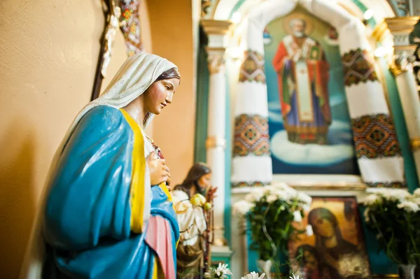 Gros plan de la figure en plâtre de Jésus-Christ et Sainte Marie à Coire — Photo