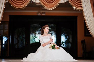 Düğün salonu arka plan perdeler, güzel gelin portresi