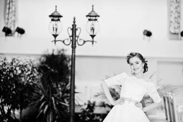 Portrait of beautiful bride at wedding hall background lantern — Stock Photo, Image