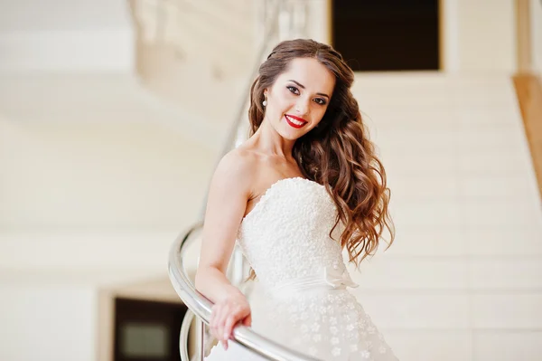 Portrait of beautiful cheerful young bride at wedding hall near — Stock Photo, Image