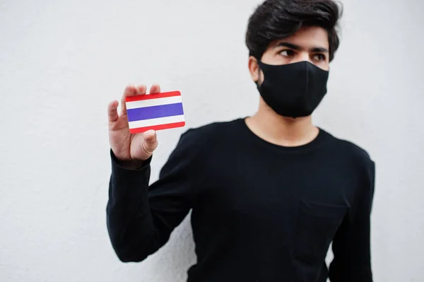 Азіатський Чоловік Носить Чорне Маскою Обличчя Тримає Прапор Таїланду Руках — стокове фото