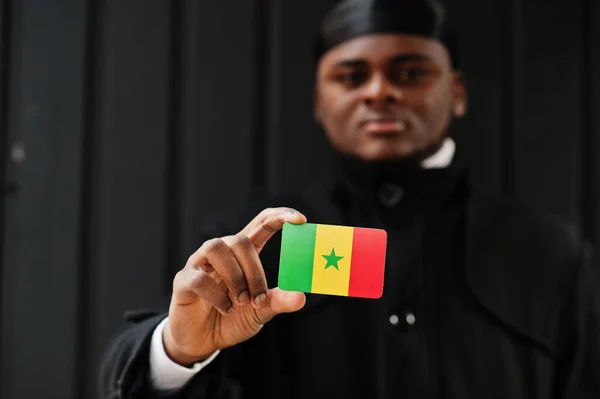 Afrikaner Tragen Schwarze Durag Und Halten Senegal Flagge Der Hand — Stockfoto
