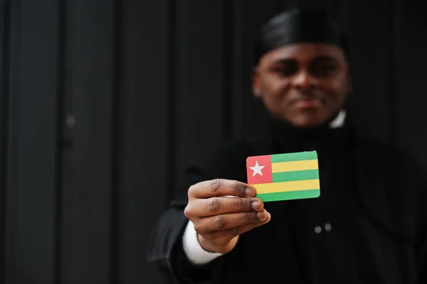 Afrikaner Tragen Schwarze Durag Und Halten Togo Flagge Der Hand — Stockfoto