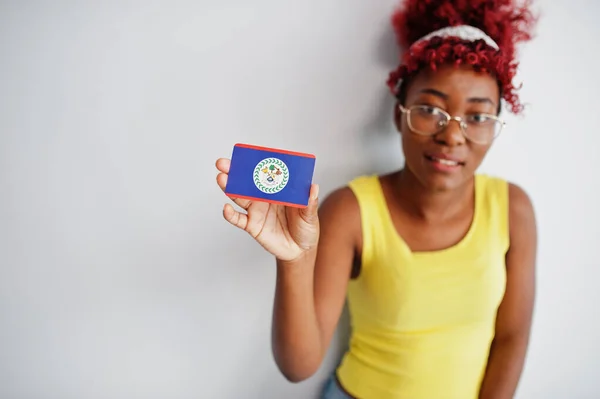 Mujer Afroamericana Con Cabello Afro Use Soltera Amarilla Anteojos Sostenga — Foto de Stock