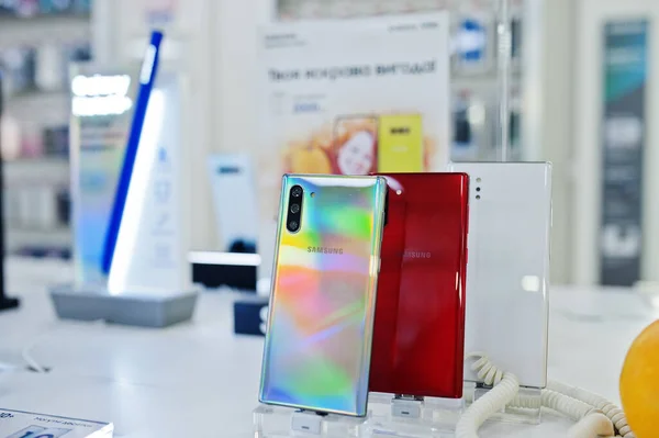 Kiev Ucrania Octubre 2019 Nuevos Teléfonos Inteligentes Móviles Samsung Muestran — Foto de Stock