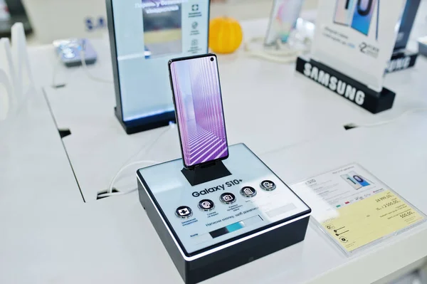 Kiev Ucrania Octubre 2019 Nuevos Teléfonos Inteligentes Móviles Samsung Galaxy — Foto de Stock