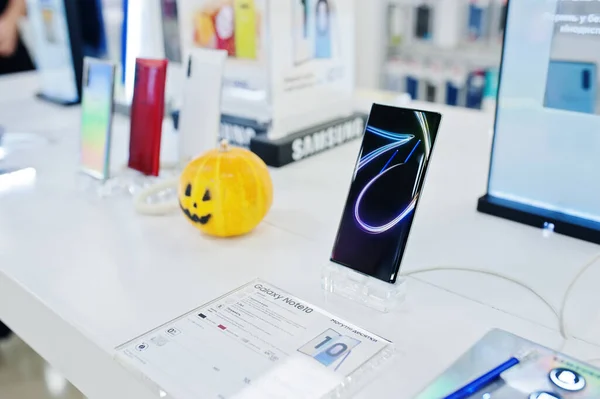 Kiev Ucrania Octubre 2019 Nuevos Teléfonos Inteligentes Móviles Samsung Galaxy — Foto de Stock